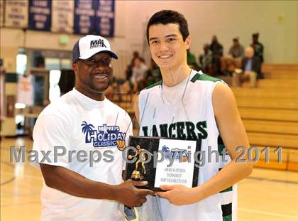 Thumbnail 3 in Thousand Oaks vs. Torrance (MaxPreps Holiday Classic) photogallery.