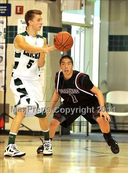 Thumbnail 2 in Thousand Oaks vs. Torrance (MaxPreps Holiday Classic) photogallery.