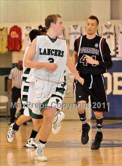 Thumbnail 3 in Thousand Oaks vs. Torrance (MaxPreps Holiday Classic) photogallery.