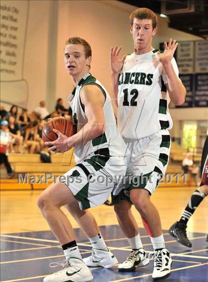 Thumbnail 3 in Thousand Oaks vs. Torrance (MaxPreps Holiday Classic) photogallery.
