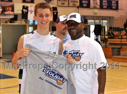 Thumbnail 3 in Thousand Oaks vs. Torrance (MaxPreps Holiday Classic) photogallery.