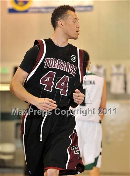 Thumbnail 1 in Thousand Oaks vs. Torrance (MaxPreps Holiday Classic) photogallery.