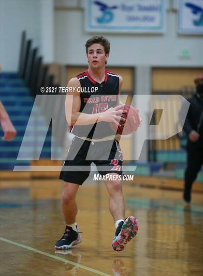 Thumbnail 3 in Bear River vs. Judge (Eagle Holiday Shootout) photogallery.