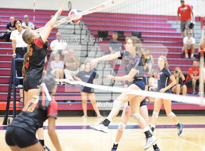 Thumbnail 2 in Tesoro vs. Mission Viejo (OC Varsity Classic) photogallery.