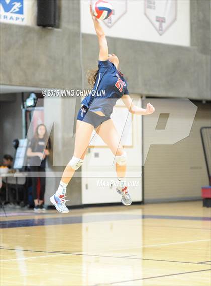 Thumbnail 3 in Tesoro vs. Mission Viejo (OC Varsity Classic) photogallery.