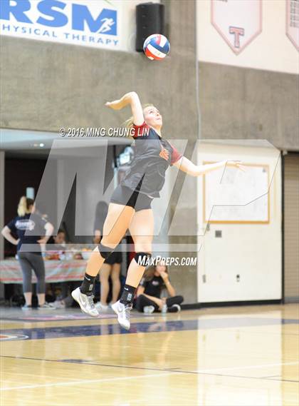 Thumbnail 1 in Tesoro vs. Mission Viejo (OC Varsity Classic) photogallery.