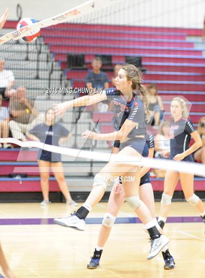 Thumbnail 3 in Tesoro vs. Mission Viejo (OC Varsity Classic) photogallery.