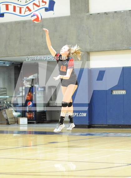 Thumbnail 2 in Tesoro vs. Mission Viejo (OC Varsity Classic) photogallery.