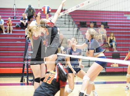 Thumbnail 1 in Tesoro vs. Mission Viejo (OC Varsity Classic) photogallery.