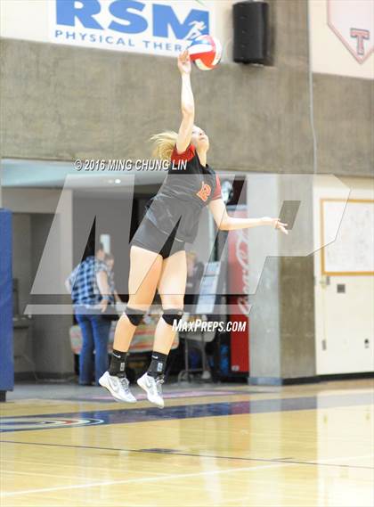 Thumbnail 2 in Tesoro vs. Mission Viejo (OC Varsity Classic) photogallery.