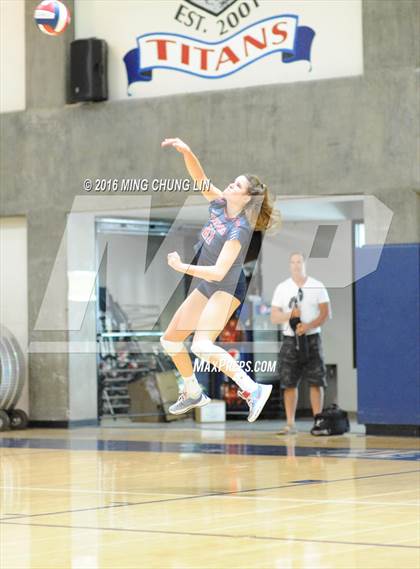 Thumbnail 2 in Tesoro vs. Mission Viejo (OC Varsity Classic) photogallery.