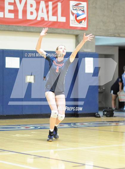 Thumbnail 1 in Tesoro vs. Mission Viejo (OC Varsity Classic) photogallery.