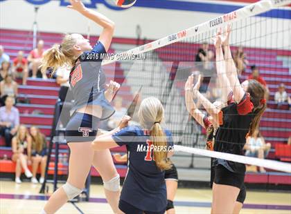 Thumbnail 3 in Tesoro vs. Mission Viejo (OC Varsity Classic) photogallery.