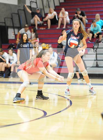 Thumbnail 3 in Tesoro vs. Mission Viejo (OC Varsity Classic) photogallery.