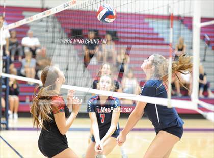 Thumbnail 1 in Tesoro vs. Mission Viejo (OC Varsity Classic) photogallery.
