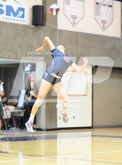 Thumbnail 2 in Tesoro vs. Mission Viejo (OC Varsity Classic) photogallery.
