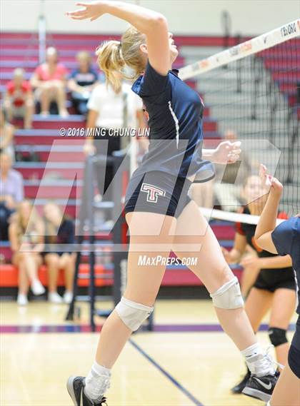 Thumbnail 3 in Tesoro vs. Mission Viejo (OC Varsity Classic) photogallery.