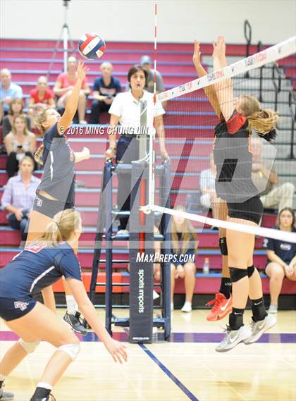 Thumbnail 3 in Tesoro vs. Mission Viejo (OC Varsity Classic) photogallery.