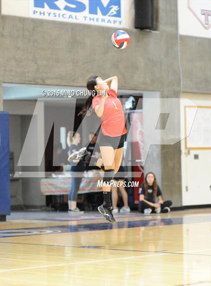 Thumbnail 3 in Tesoro vs. Mission Viejo (OC Varsity Classic) photogallery.