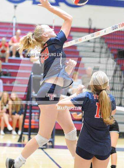 Thumbnail 1 in Tesoro vs. Mission Viejo (OC Varsity Classic) photogallery.