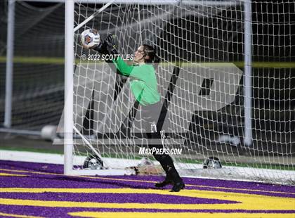 Thumbnail 3 in Licking Valley vs Bloom-Carroll (OHSAA D2 District) photogallery.