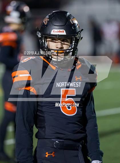 Thumbnail 1 in Blue Valley West vs. Shawnee Mission Northwest photogallery.