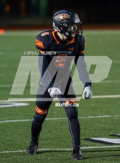 Thumbnail 3 in Blue Valley West vs. Shawnee Mission Northwest photogallery.
