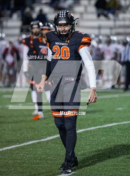 Thumbnail 3 in Blue Valley West vs. Shawnee Mission Northwest photogallery.