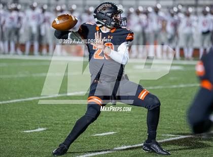 Thumbnail 2 in Blue Valley West vs. Shawnee Mission Northwest photogallery.