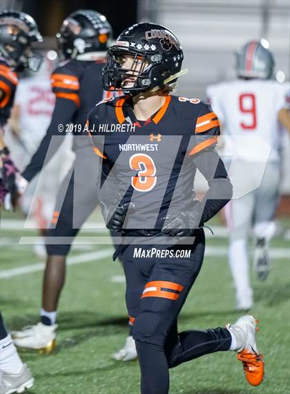 Thumbnail 2 in Blue Valley West vs. Shawnee Mission Northwest photogallery.