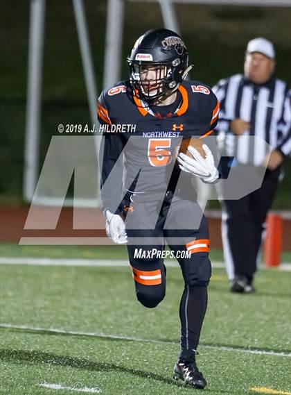 Thumbnail 3 in Blue Valley West vs. Shawnee Mission Northwest photogallery.