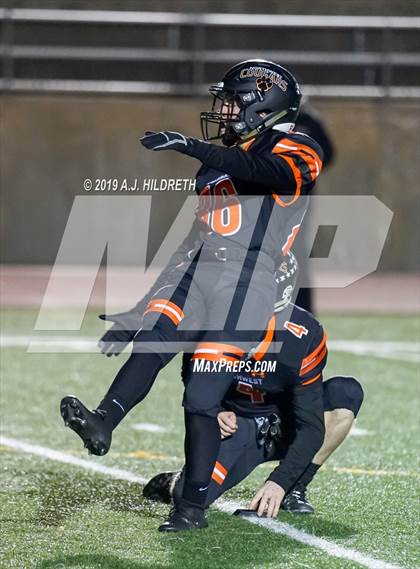 Thumbnail 2 in Blue Valley West vs. Shawnee Mission Northwest photogallery.