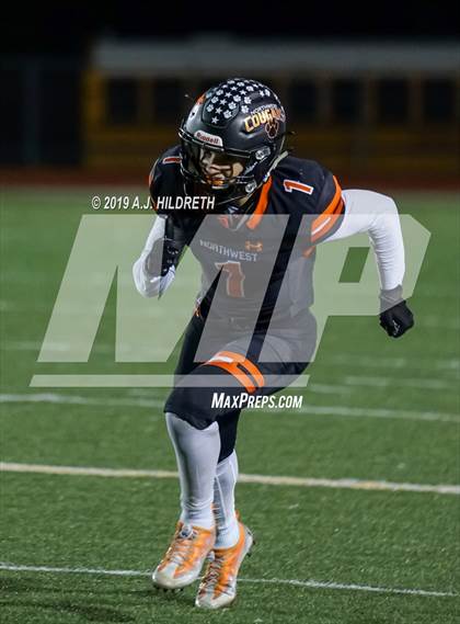 Thumbnail 1 in Blue Valley West vs. Shawnee Mission Northwest photogallery.