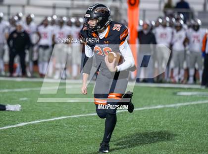 Thumbnail 3 in Blue Valley West vs. Shawnee Mission Northwest photogallery.