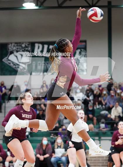 Thumbnail 1 in College Station vs Magnolia West (UIL 5A Regional Quarterfinal) photogallery.