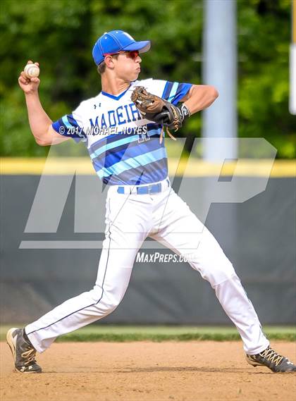Thumbnail 3 in Summit Country Day vs. Madeira (OHSAA Division 3 Sectional) photogallery.