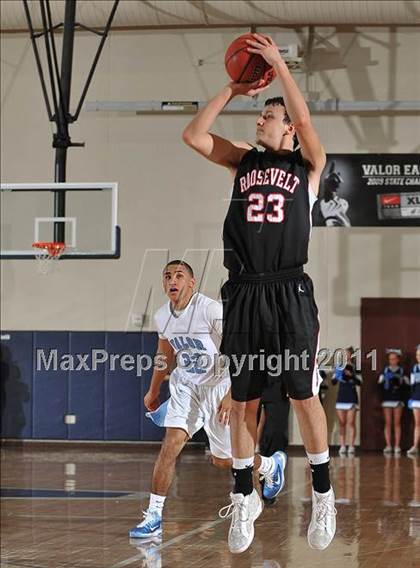 Thumbnail 1 in Valor Christian vs. Roosevelt (4A 1st Round Playoff) photogallery.