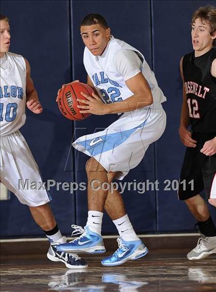 Thumbnail 1 in Valor Christian vs. Roosevelt (4A 1st Round Playoff) photogallery.