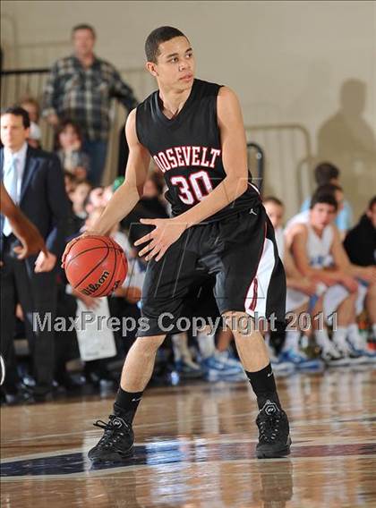 Thumbnail 3 in Valor Christian vs. Roosevelt (4A 1st Round Playoff) photogallery.