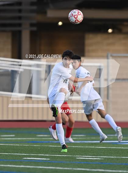 Thumbnail 1 in Lee [Robert E.] vs Central Catholic photogallery.