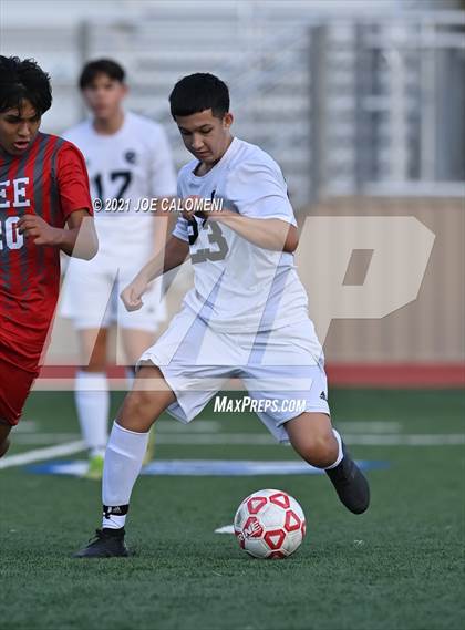 Thumbnail 2 in Lee [Robert E.] vs Central Catholic photogallery.