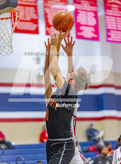 Thumbnail 3 in Hardin-Jefferson VS La Porte (Hardin-Jefferson Basketball Tournament) photogallery.