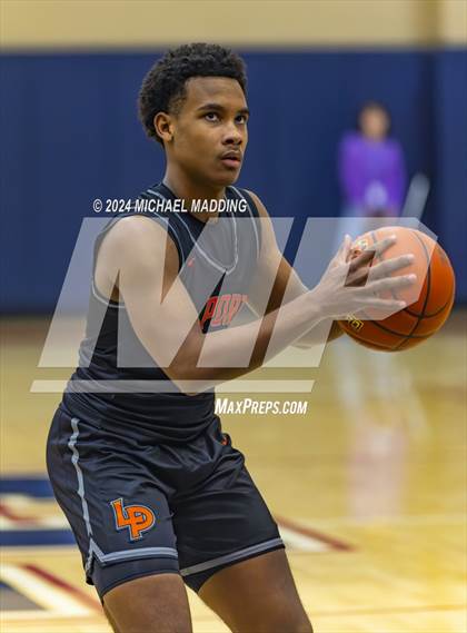 Thumbnail 3 in Hardin-Jefferson VS La Porte (Hardin-Jefferson Basketball Tournament) photogallery.