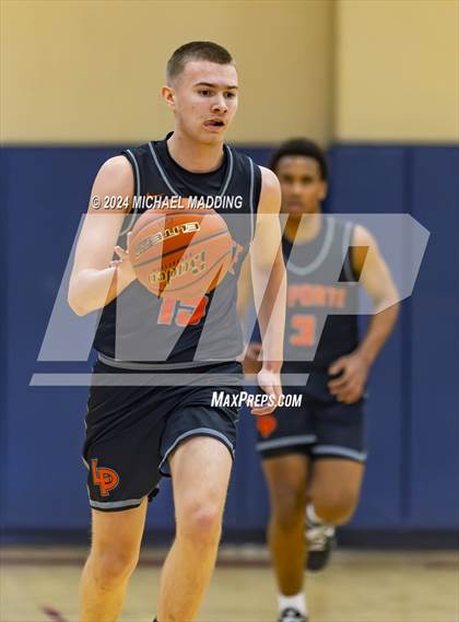 Thumbnail 3 in Hardin-Jefferson VS La Porte (Hardin-Jefferson Basketball Tournament) photogallery.