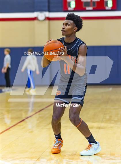 Thumbnail 3 in Hardin-Jefferson VS La Porte (Hardin-Jefferson Basketball Tournament) photogallery.