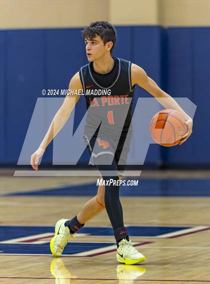 Thumbnail 2 in Hardin-Jefferson VS La Porte (Hardin-Jefferson Basketball Tournament) photogallery.