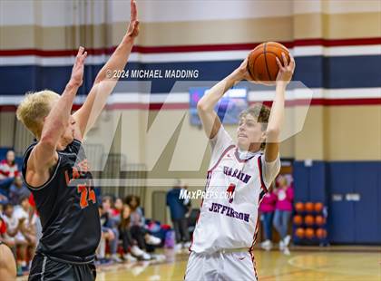 Thumbnail 1 in Hardin-Jefferson VS La Porte (Hardin-Jefferson Basketball Tournament) photogallery.