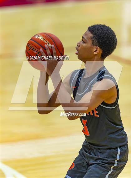 Thumbnail 3 in Hardin-Jefferson VS La Porte (Hardin-Jefferson Basketball Tournament) photogallery.