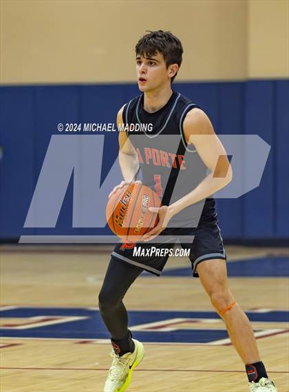 Thumbnail 2 in Hardin-Jefferson VS La Porte (Hardin-Jefferson Basketball Tournament) photogallery.