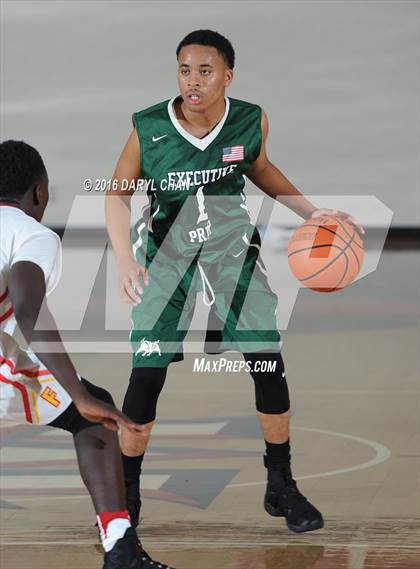Thumbnail 2 in Fairfax vs. Executive Prep Academy of Finance (Rose City Roundball Classic) photogallery.